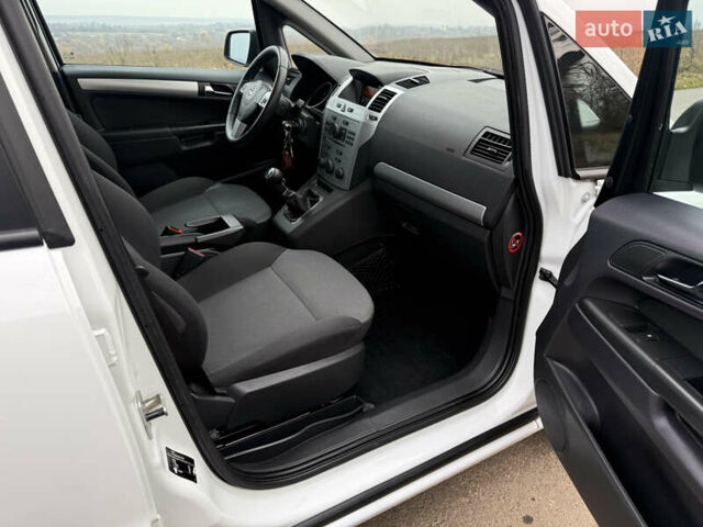 Белый Опель Зафира, объемом двигателя 1.6 л и пробегом 173 тыс. км за 7999 $, фото 43 на Automoto.ua