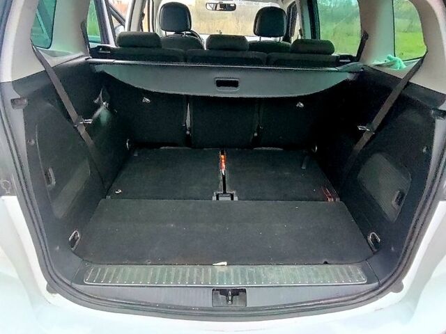 Белый Опель Зафира, объемом двигателя 1.6 л и пробегом 205 тыс. км за 8700 $, фото 5 на Automoto.ua