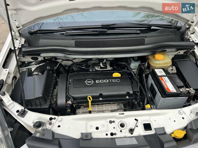 Белый Опель Зафира, объемом двигателя 1.6 л и пробегом 186 тыс. км за 9100 $, фото 17 на Automoto.ua