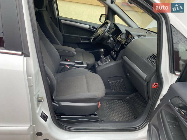 Белый Опель Зафира, объемом двигателя 1.8 л и пробегом 164 тыс. км за 7590 $, фото 8 на Automoto.ua