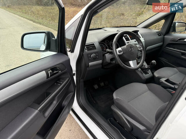 Белый Опель Зафира, объемом двигателя 1.6 л и пробегом 173 тыс. км за 7999 $, фото 13 на Automoto.ua