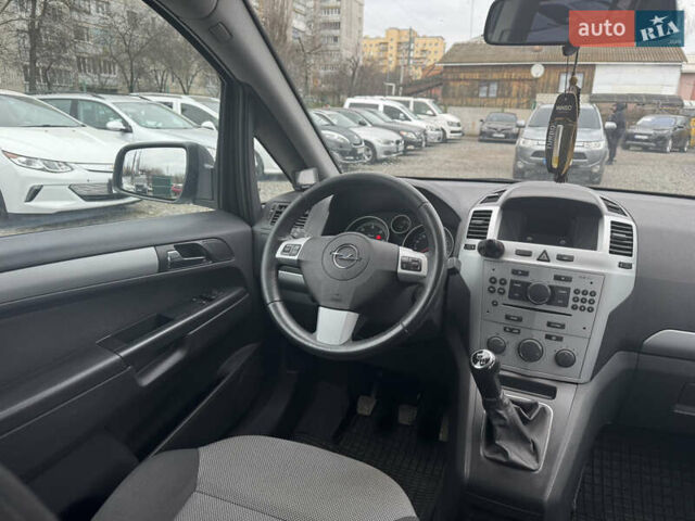 Белый Опель Зафира, объемом двигателя 1.69 л и пробегом 205 тыс. км за 7900 $, фото 14 на Automoto.ua