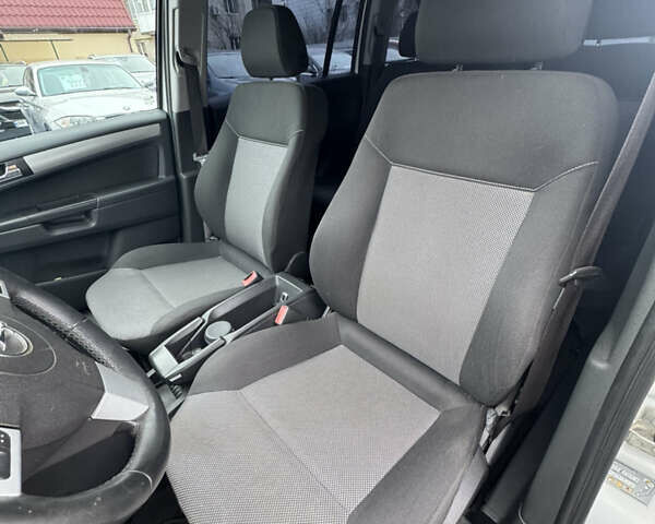 Белый Опель Зафира, объемом двигателя 1.69 л и пробегом 205 тыс. км за 7900 $, фото 18 на Automoto.ua