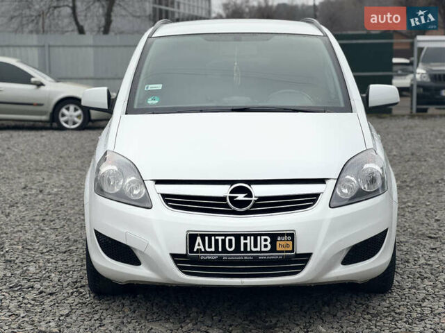 Белый Опель Зафира, объемом двигателя 1.69 л и пробегом 205 тыс. км за 7900 $, фото 2 на Automoto.ua