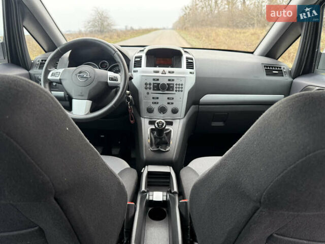 Белый Опель Зафира, объемом двигателя 1.6 л и пробегом 173 тыс. км за 7999 $, фото 36 на Automoto.ua