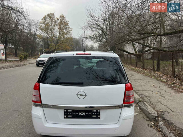 Белый Опель Зафира, объемом двигателя 1.6 л и пробегом 186 тыс. км за 9100 $, фото 5 на Automoto.ua