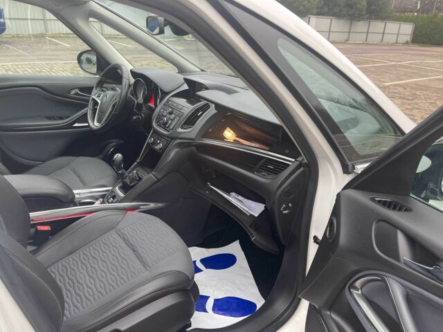 Белый Опель Зафира, объемом двигателя 2 л и пробегом 187 тыс. км за 8975 $, фото 5 на Automoto.ua