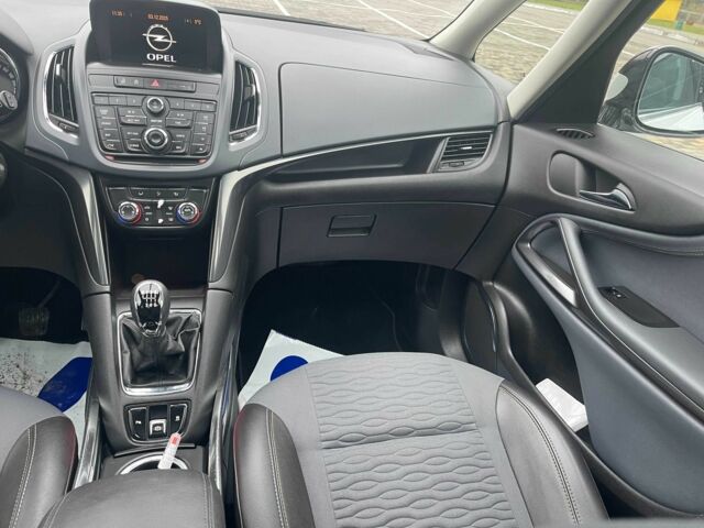 Белый Опель Зафира, объемом двигателя 2 л и пробегом 187 тыс. км за 8975 $, фото 4 на Automoto.ua