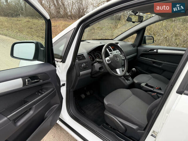 Белый Опель Зафира, объемом двигателя 1.6 л и пробегом 173 тыс. км за 7999 $, фото 17 на Automoto.ua