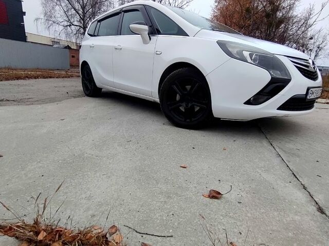 Белый Опель Зафира, объемом двигателя 1.6 л и пробегом 205 тыс. км за 8700 $, фото 2 на Automoto.ua