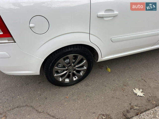 Белый Опель Зафира, объемом двигателя 1.6 л и пробегом 186 тыс. км за 9100 $, фото 3 на Automoto.ua