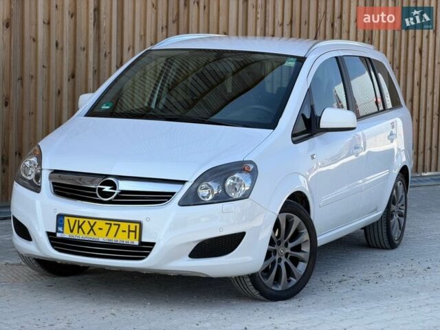 Белый Опель Зафира, объемом двигателя 1.8 л и пробегом 218 тыс. км за 7550 $, фото 11 на Automoto.ua