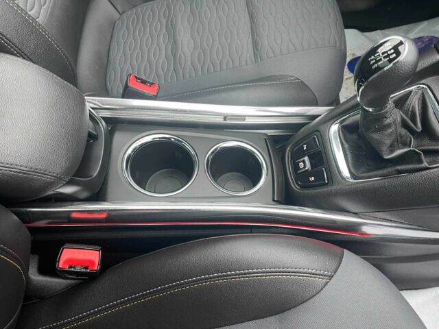 Белый Опель Зафира, объемом двигателя 2 л и пробегом 187 тыс. км за 8975 $, фото 10 на Automoto.ua