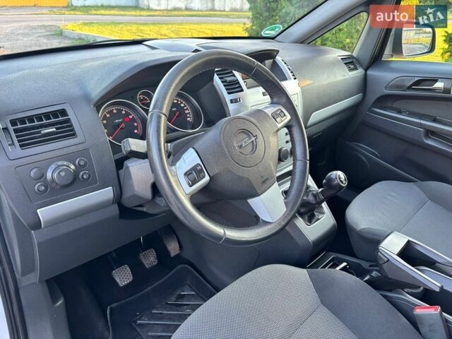 Білий Опель Зафіра, об'ємом двигуна 0 л та пробігом 183 тис. км за 7800 $, фото 16 на Automoto.ua