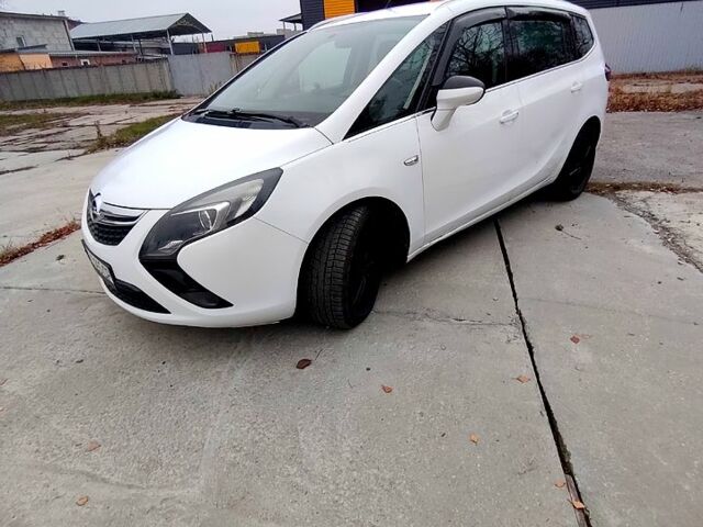 Белый Опель Зафира, объемом двигателя 1.6 л и пробегом 205 тыс. км за 8700 $, фото 1 на Automoto.ua