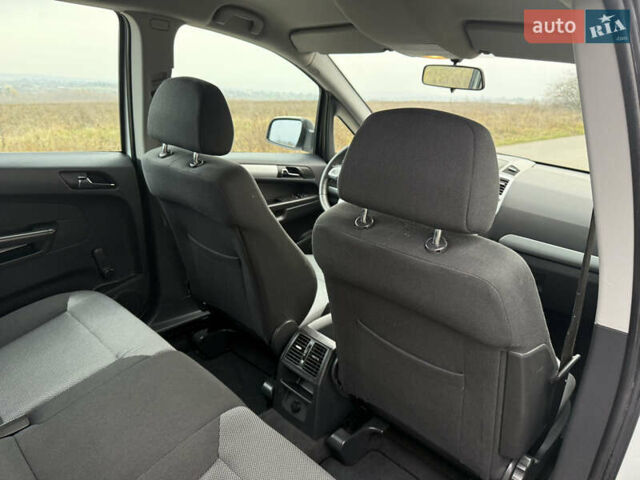 Белый Опель Зафира, объемом двигателя 1.6 л и пробегом 173 тыс. км за 7999 $, фото 35 на Automoto.ua