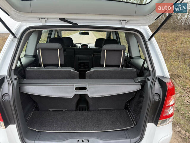 Белый Опель Зафира, объемом двигателя 1.6 л и пробегом 173 тыс. км за 7999 $, фото 26 на Automoto.ua