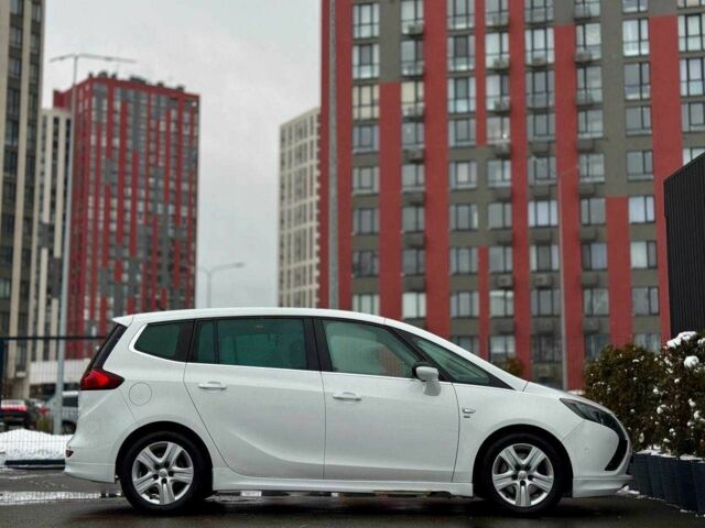 Белый Опель Зафира, объемом двигателя 2 л и пробегом 200 тыс. км за 8900 $, фото 5 на Automoto.ua