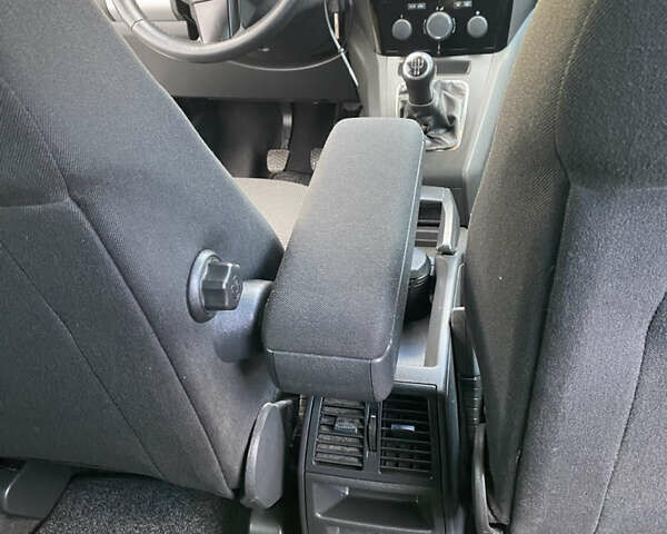 Белый Опель Зафира, объемом двигателя 1.8 л и пробегом 212 тыс. км за 7500 $, фото 32 на Automoto.ua