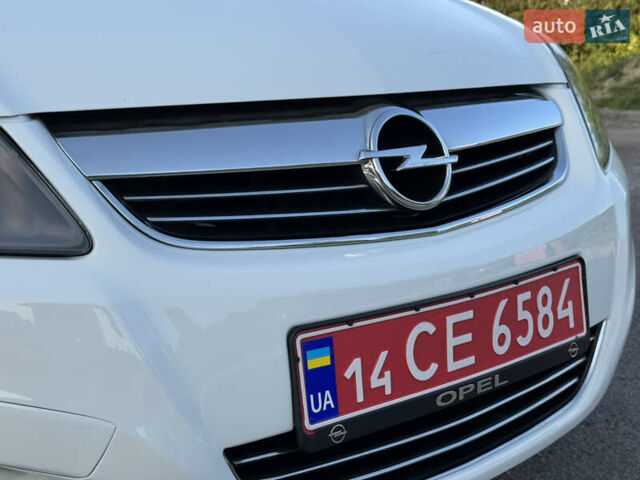 Білий Опель Зафіра, об'ємом двигуна 1.6 л та пробігом 149 тис. км за 7599 $, фото 7 на Automoto.ua