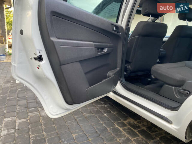 Белый Опель Зафира, объемом двигателя 1.8 л и пробегом 212 тыс. км за 7500 $, фото 27 на Automoto.ua