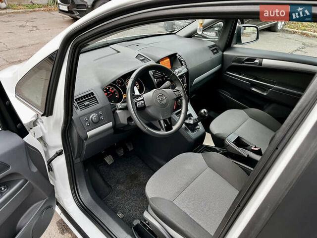 Білий Опель Зафіра, об'ємом двигуна 1.6 л та пробігом 125 тис. км за 7700 $, фото 12 на Automoto.ua