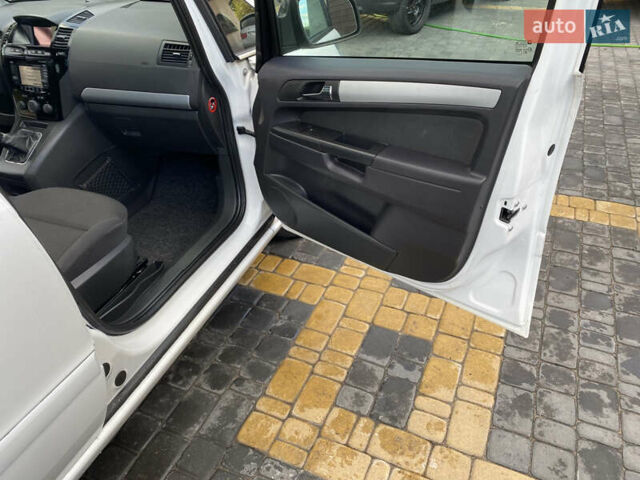 Белый Опель Зафира, объемом двигателя 1.8 л и пробегом 212 тыс. км за 7500 $, фото 37 на Automoto.ua