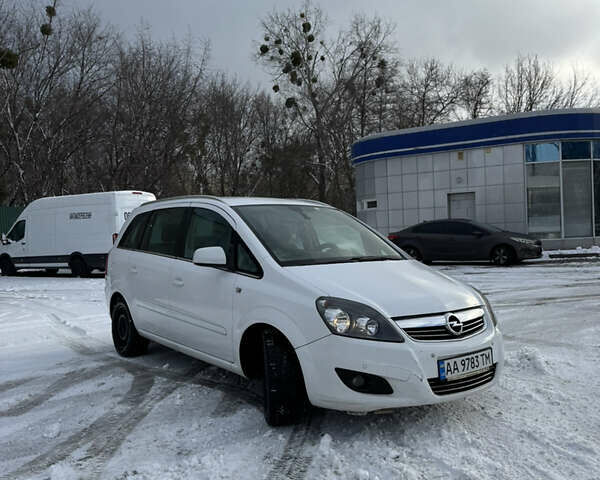 Белый Опель Зафира, объемом двигателя 1.7 л и пробегом 206 тыс. км за 8100 $, фото 1 на Automoto.ua