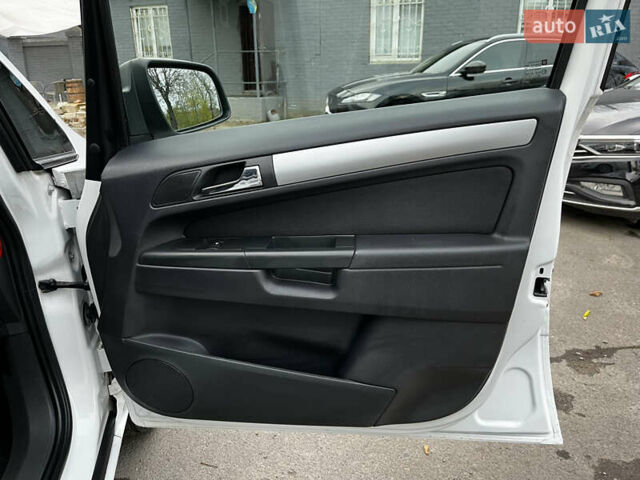Білий Опель Зафіра, об'ємом двигуна 1.6 л та пробігом 125 тис. км за 7700 $, фото 7 на Automoto.ua