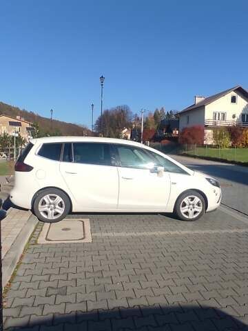 Белый Опель Зафира, объемом двигателя 2 л и пробегом 281 тыс. км за 9800 $, фото 3 на Automoto.ua