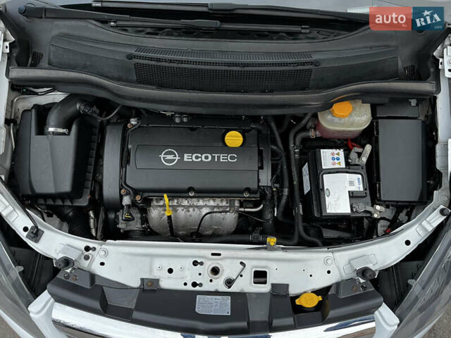 Білий Опель Зафіра, об'ємом двигуна 1.6 л та пробігом 125 тис. км за 7700 $, фото 19 на Automoto.ua