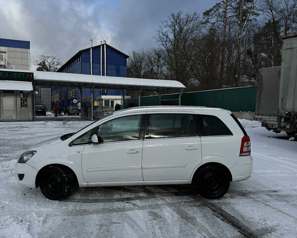 Белый Опель Зафира, объемом двигателя 1.7 л и пробегом 206 тыс. км за 8100 $, фото 3 на Automoto.ua
