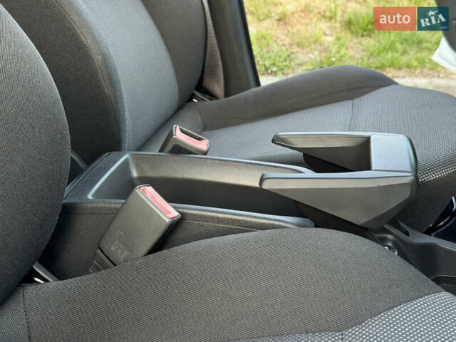 Білий Опель Зафіра, об'ємом двигуна 1.6 л та пробігом 149 тис. км за 7599 $, фото 127 на Automoto.ua