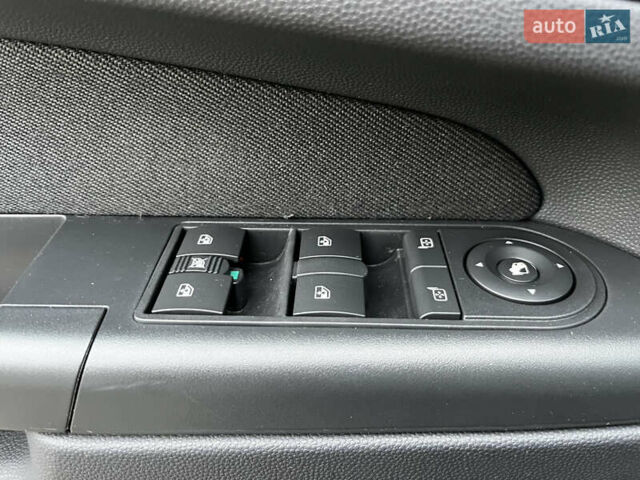 Білий Опель Зафіра, об'ємом двигуна 1.6 л та пробігом 125 тис. км за 7700 $, фото 10 на Automoto.ua