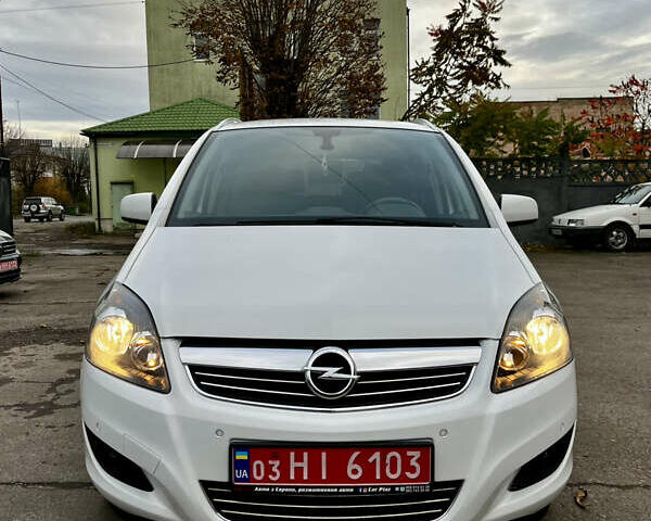 Білий Опель Зафіра, об'ємом двигуна 1.6 л та пробігом 125 тис. км за 7700 $, фото 1 на Automoto.ua