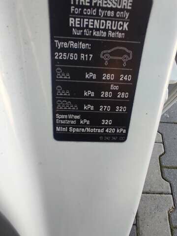 Белый Опель Зафира, объемом двигателя 2 л и пробегом 281 тыс. км за 9800 $, фото 15 на Automoto.ua