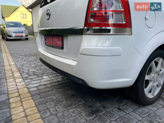Белый Опель Зафира, объемом двигателя 1.8 л и пробегом 212 тыс. км за 7500 $, фото 20 на Automoto.ua