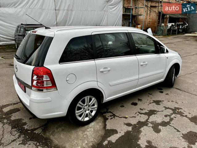 Білий Опель Зафіра, об'ємом двигуна 1.6 л та пробігом 125 тис. км за 7700 $, фото 4 на Automoto.ua