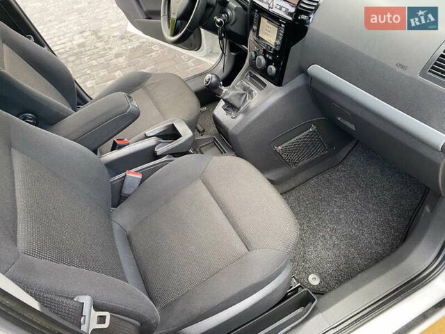 Белый Опель Зафира, объемом двигателя 1.8 л и пробегом 212 тыс. км за 7500 $, фото 38 на Automoto.ua