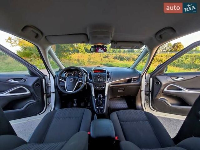 Белый Опель Зафира, объемом двигателя 2 л и пробегом 219 тыс. км за 9450 $, фото 14 на Automoto.ua