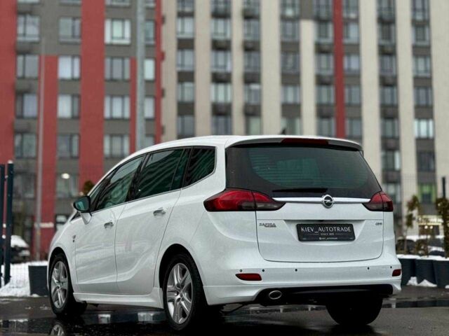 Белый Опель Зафира, объемом двигателя 2 л и пробегом 200 тыс. км за 8900 $, фото 9 на Automoto.ua