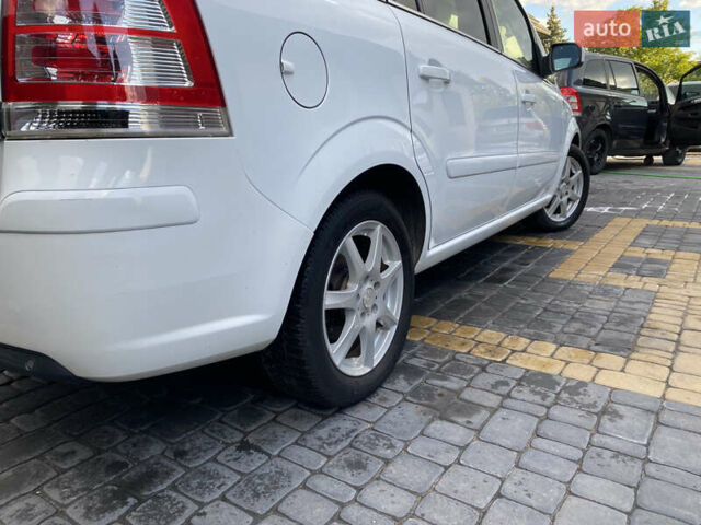 Белый Опель Зафира, объемом двигателя 1.8 л и пробегом 212 тыс. км за 7500 $, фото 19 на Automoto.ua