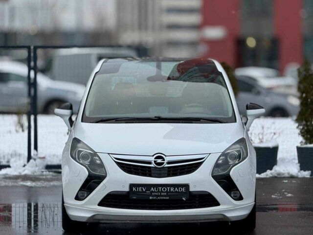 Белый Опель Зафира, объемом двигателя 2 л и пробегом 200 тыс. км за 8900 $, фото 6 на Automoto.ua