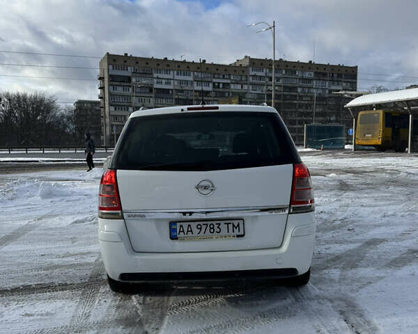 Белый Опель Зафира, объемом двигателя 1.7 л и пробегом 206 тыс. км за 8100 $, фото 5 на Automoto.ua
