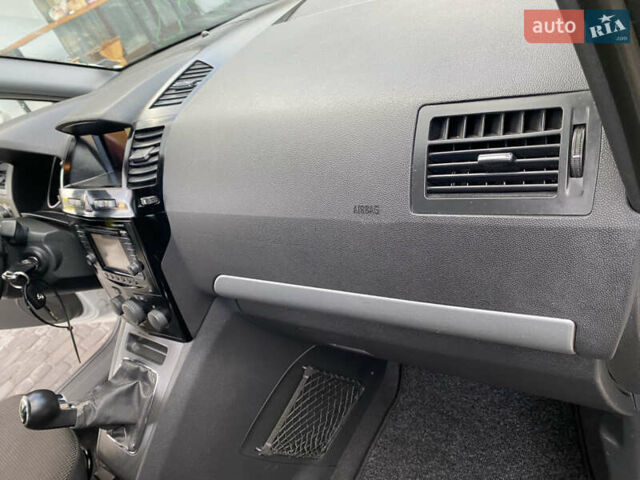 Белый Опель Зафира, объемом двигателя 1.8 л и пробегом 212 тыс. км за 7500 $, фото 39 на Automoto.ua