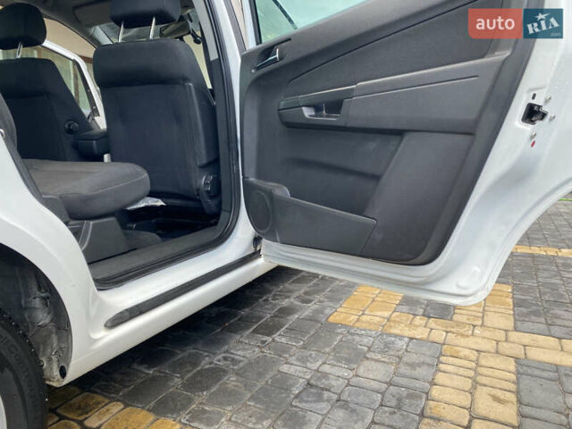 Белый Опель Зафира, объемом двигателя 1.8 л и пробегом 212 тыс. км за 7500 $, фото 33 на Automoto.ua