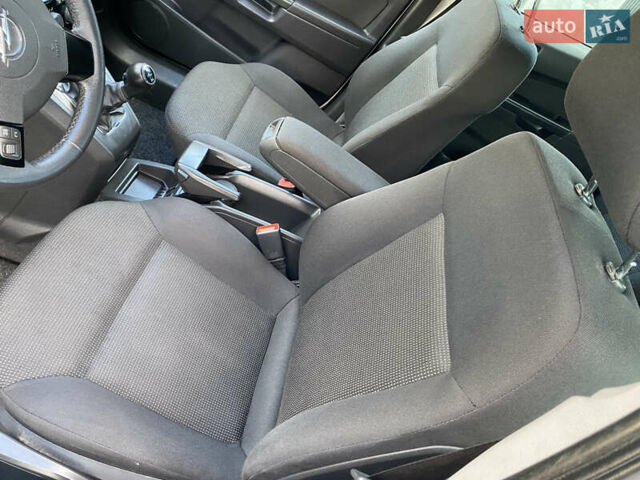 Белый Опель Зафира, объемом двигателя 1.8 л и пробегом 212 тыс. км за 7500 $, фото 21 на Automoto.ua