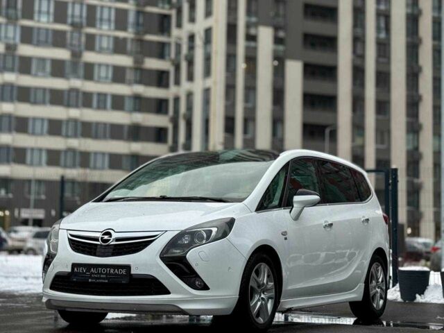 Белый Опель Зафира, объемом двигателя 2 л и пробегом 200 тыс. км за 8900 $, фото 7 на Automoto.ua