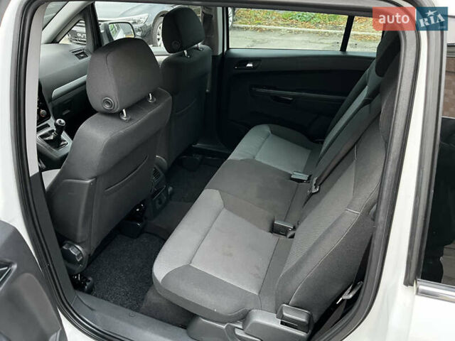 Білий Опель Зафіра, об'ємом двигуна 1.6 л та пробігом 125 тис. км за 7700 $, фото 13 на Automoto.ua