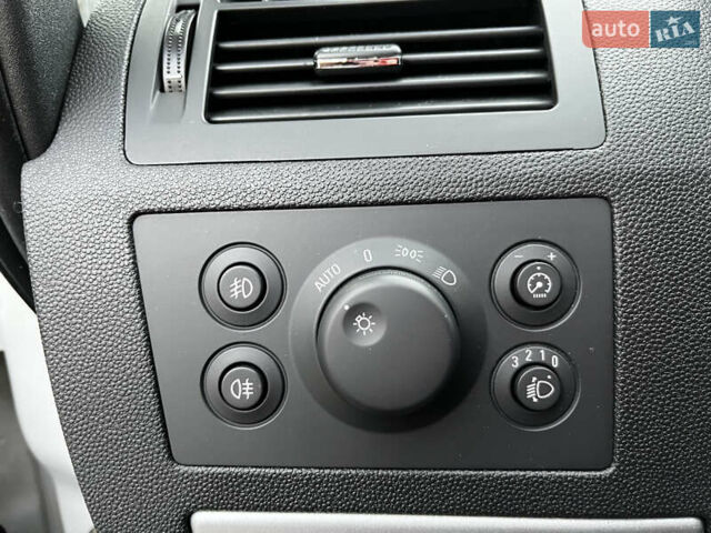 Білий Опель Зафіра, об'ємом двигуна 1.6 л та пробігом 125 тис. км за 7700 $, фото 11 на Automoto.ua